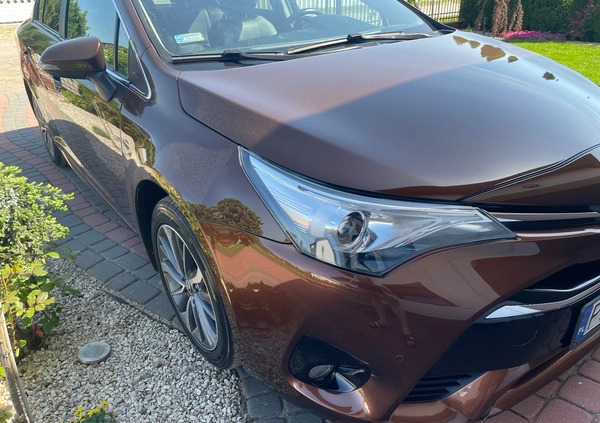 Toyota Avensis cena 45500 przebieg: 182100, rok produkcji 2015 z Środa Śląska małe 137